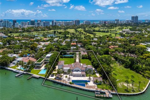 Casa en venta en Miami Beach, Florida, 8 dormitorios, 1570.98 m2 № 1887914 - foto 1