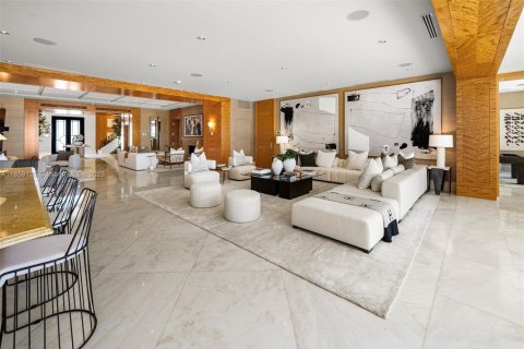 Casa en venta en Miami Beach, Florida, 8 dormitorios, 1570.98 m2 № 1887914 - foto 16