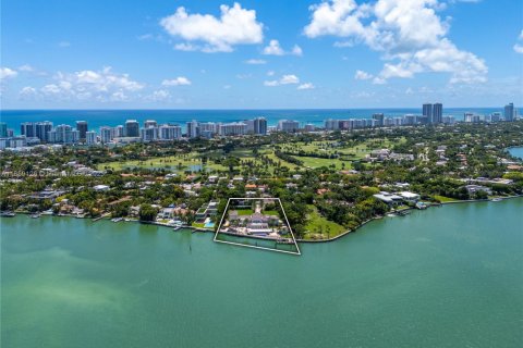Casa en venta en Miami Beach, Florida, 8 dormitorios, 1570.98 m2 № 1887914 - foto 3