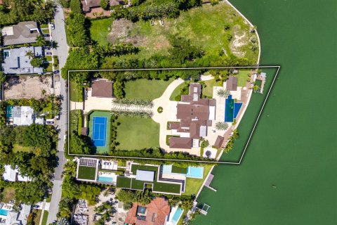 Casa en venta en Miami Beach, Florida, 8 dormitorios, 1570.98 m2 № 1887914 - foto 4