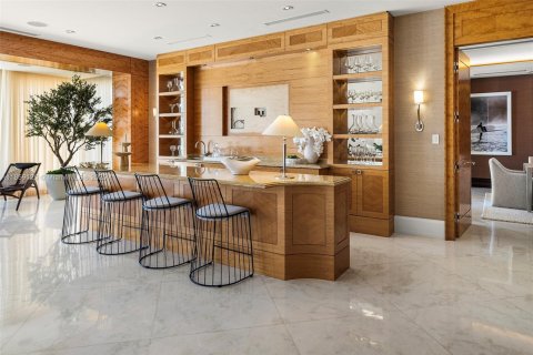 Casa en venta en Miami Beach, Florida, 8 dormitorios, 1570.98 m2 № 1887914 - foto 15