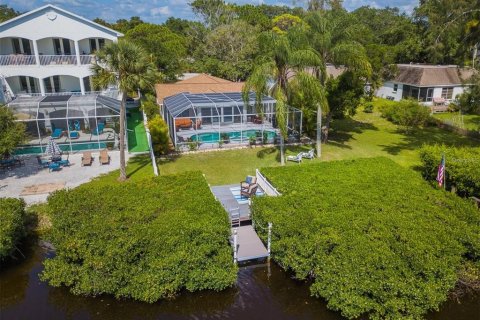 Villa ou maison à vendre à Sarasota, Floride: 4 chambres, 154.12 m2 № 2388372 - photo 2