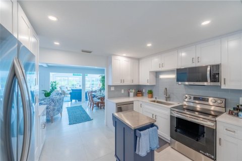 Villa ou maison à vendre à Sarasota, Floride: 4 chambres, 154.12 m2 № 2388372 - photo 17