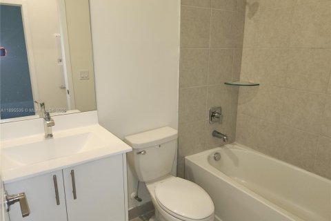 Adosado en alquiler en Doral, Florida, 3 dormitorios, 173.36 m2 № 1948655 - foto 7