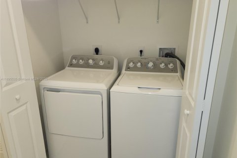 Adosado en alquiler en Doral, Florida, 3 dormitorios, 173.36 m2 № 1948655 - foto 8