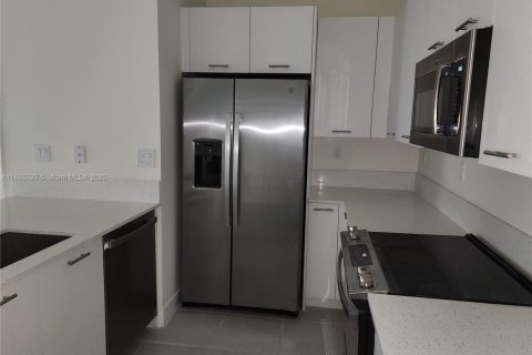 Adosado en alquiler en Doral, Florida, 3 dormitorios, 173.36 m2 № 1948655 - foto 2