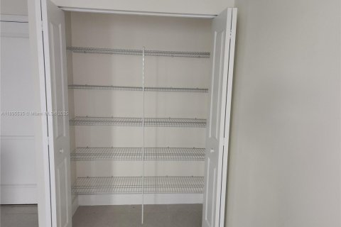 Adosado en alquiler en Doral, Florida, 3 dormitorios, 173.36 m2 № 1948655 - foto 5
