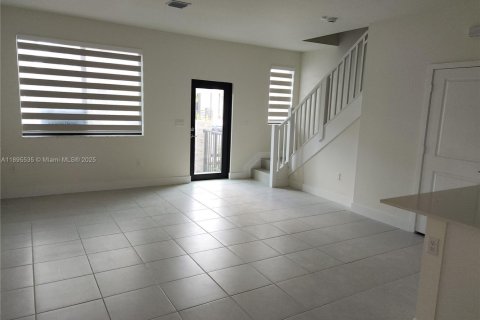 Adosado en alquiler en Doral, Florida, 3 dormitorios, 173.36 m2 № 1948655 - foto 3