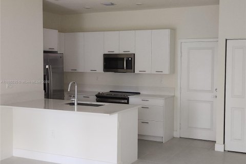 Adosado en alquiler en Doral, Florida, 3 dormitorios, 173.36 m2 № 1948655 - foto 1