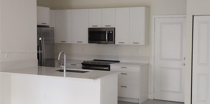 Adosado en Doral, Florida 3 dormitorios, 173.36 m2 № 1948655