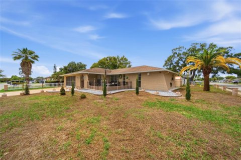 House in Port Richey, Florida 2 bedrooms, 118.73 sq.m. № 2156390 - photo 28