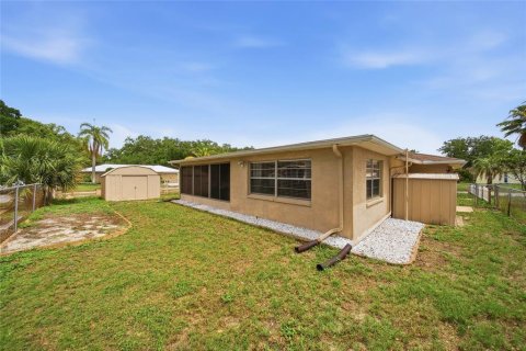 House in Port Richey, Florida 2 bedrooms, 118.73 sq.m. № 2156390 - photo 25