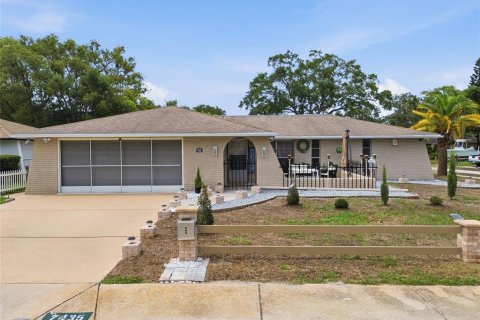 House in Port Richey, Florida 2 bedrooms, 118.73 sq.m. № 2156390