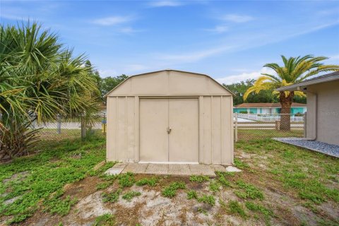 House in Port Richey, Florida 2 bedrooms, 118.73 sq.m. № 2156390 - photo 24