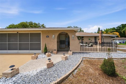 House in Port Richey, Florida 2 bedrooms, 118.73 sq.m. № 2156390 - photo 27
