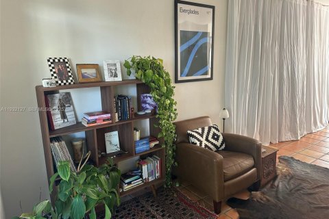 Купить кондоминиум в Майами-Шорс, Флорида 2 спальни, 74.69м2, № 1990774 - фото 3