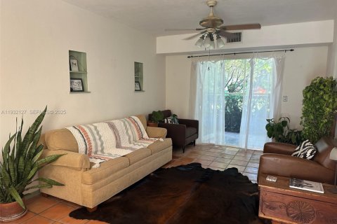 Купить кондоминиум в Майами-Шорс, Флорида 2 спальни, 74.69м2, № 1990774 - фото 1