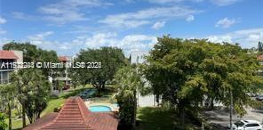 Кондоминиум с 2 спальнями в Лодерхилл, Флорида № 2018820