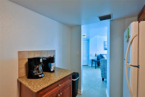 Condo in Daytona Beach Shores, Florida, 2 bedrooms  № 1813111 - photo 14