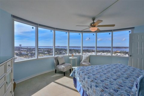 Condo in Daytona Beach Shores, Florida, 2 bedrooms  № 1813111 - photo 18