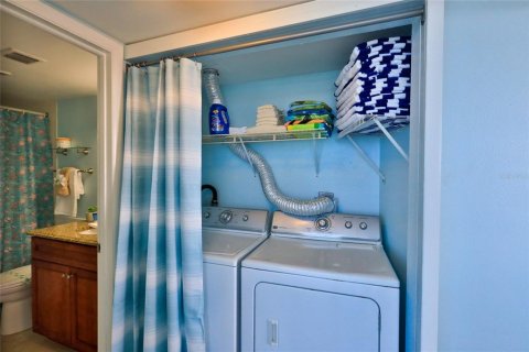 Condo in Daytona Beach Shores, Florida, 2 bedrooms  № 1813111 - photo 27