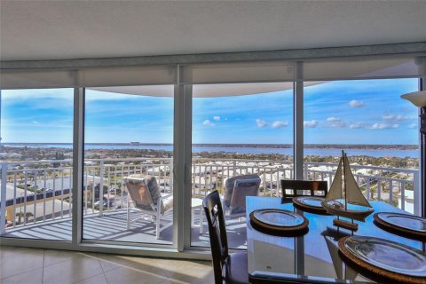 Condo in Daytona Beach Shores, Florida, 2 bedrooms  № 1813111 - photo 3