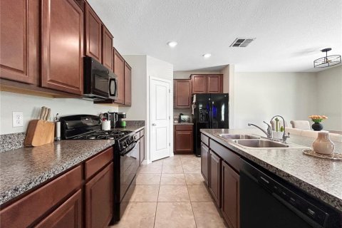 Casa en alquiler en Sun City Center, Florida, 4 dormitorios, 177.81 m2 № 1841517 - foto 5