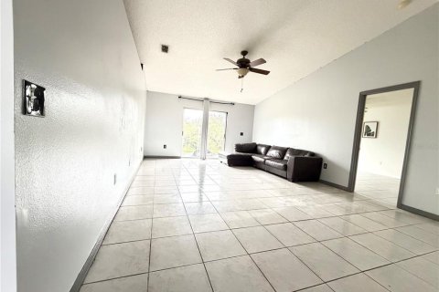 House in Orlando, Florida 3 bedrooms, 132.29 sq.m. № 2259577 - photo 6