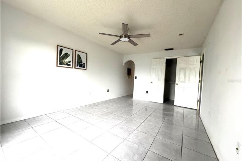 House in Orlando, Florida 3 bedrooms, 132.29 sq.m. № 2259577 - photo 13
