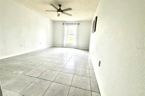 House in Orlando, Florida 3 bedrooms, 132.29 sq.m. № 2259577 - photo 14