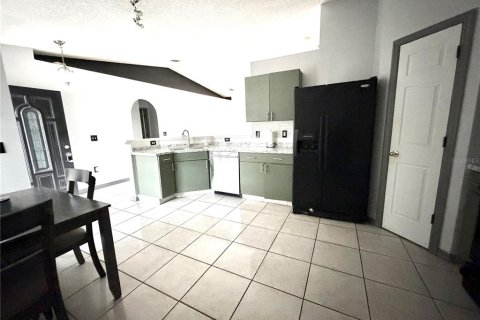 House in Orlando, Florida 3 bedrooms, 132.29 sq.m. № 2259577 - photo 4
