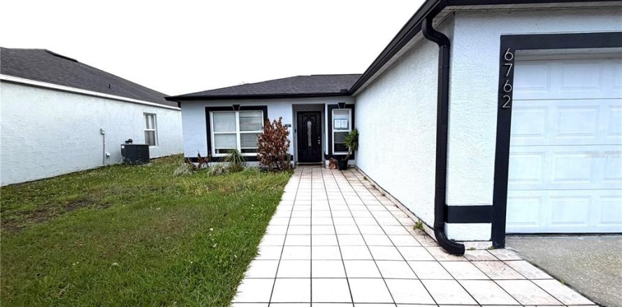 House in Orlando, Florida 3 bedrooms, 132.29 sq.m. № 2259577