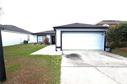 House in Orlando, Florida 3 bedrooms, 132.29 sq.m. № 2259577 - photo 2