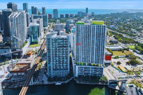 Condominio en venta en Miami, Florida, 3 dormitorios, 138.05 m2 № 1745890 - foto 1
