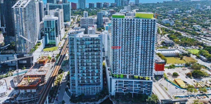 Condominio en Miami, Florida, 3 dormitorios  № 1745890