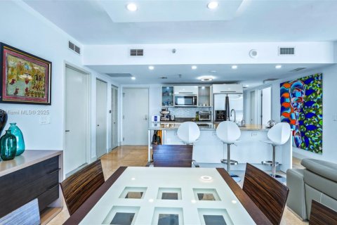 Condominio en venta en Miami, Florida, 3 dormitorios, 138.05 m2 № 1745890 - foto 9