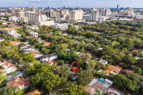 Villa ou maison à vendre à Coral Gables, Floride: 2 chambres, 111.02 m2 № 1999256 - photo 6