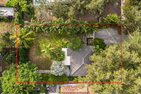 Villa ou maison à vendre à Coral Gables, Floride: 2 chambres, 111.02 m2 № 1999256 - photo 4