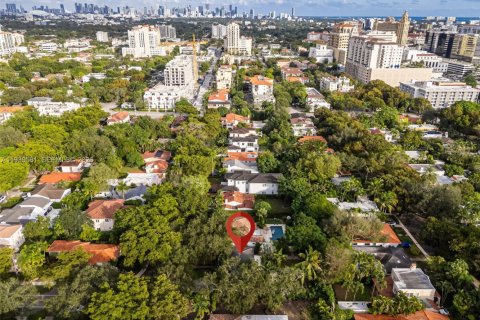 Villa ou maison à vendre à Coral Gables, Floride: 2 chambres, 111.02 m2 № 1999256 - photo 7