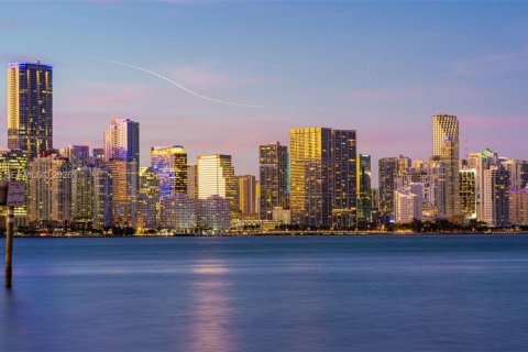 Villa ou maison à vendre à Coral Gables, Floride: 2 chambres, 111.02 m2 № 1999256 - photo 18