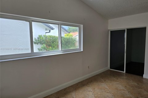 Villa ou maison à louer à Miami, Floride: 3 chambres, 133.22 m2 № 2404133 - photo 10