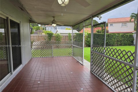 Villa ou maison à louer à Miami, Floride: 3 chambres, 133.22 m2 № 2404133 - photo 24