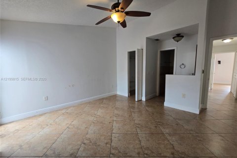 Villa ou maison à louer à Miami, Floride: 3 chambres, 133.22 m2 № 2404133 - photo 14