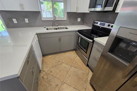 Villa ou maison à louer à Miami, Floride: 3 chambres, 133.22 m2 № 2404133 - photo 3