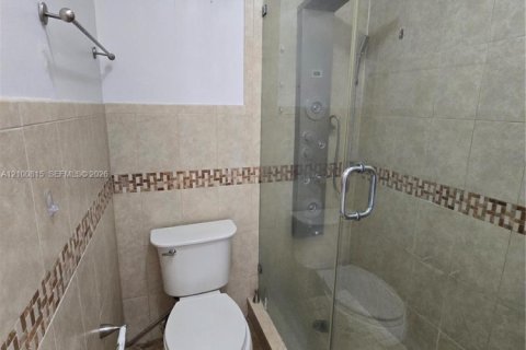 Villa ou maison à louer à Miami, Floride: 3 chambres, 133.22 m2 № 2404133 - photo 17