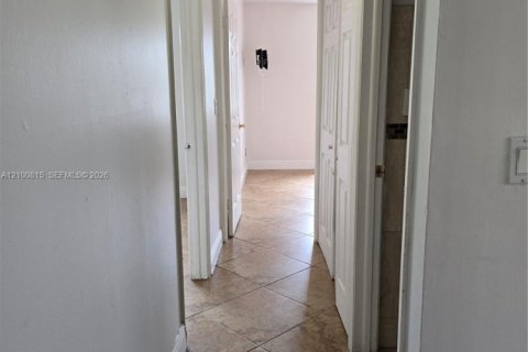 Villa ou maison à louer à Miami, Floride: 3 chambres, 133.22 m2 № 2404133 - photo 12