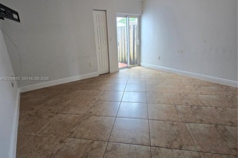 Villa ou maison à louer à Miami, Floride: 3 chambres, 133.22 m2 № 2404133 - photo 13