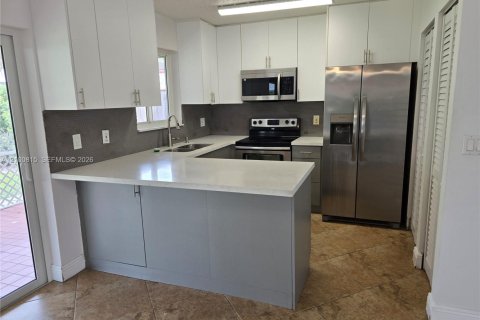 Villa ou maison à louer à Miami, Floride: 3 chambres, 133.22 m2 № 2404133 - photo 2