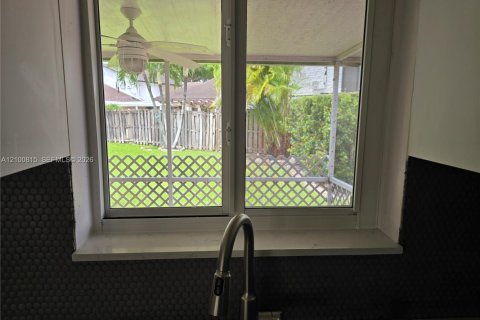 Villa ou maison à louer à Miami, Floride: 3 chambres, 133.22 m2 № 2404133 - photo 5