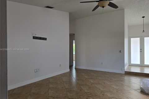 Villa ou maison à louer à Miami, Floride: 3 chambres, 133.22 m2 № 2404133 - photo 8